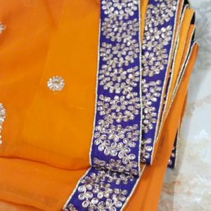 Beautiful saree..small border.1 time used..30min