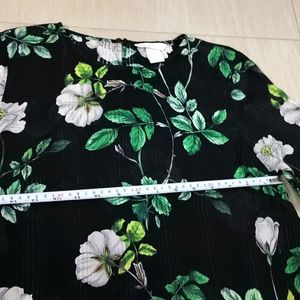 H&M Black & Green Floral Print Top