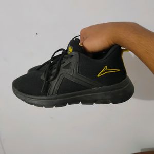 Black Unisex Sports Shoe