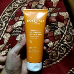 Dot & Key SkinCare Vitamin C + E Face Wash