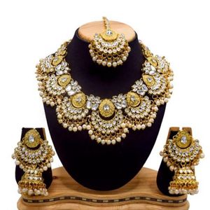 Kundan Jewellery Set