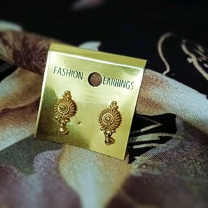 Golden stud Earings