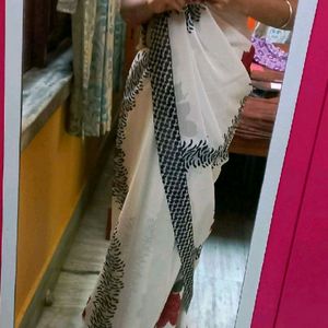 white floral print saree