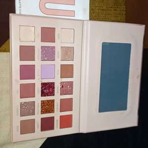 EYESHADOW PALLETE