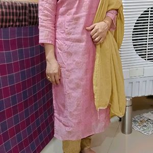 Few Seconds 🥳Pinky Kurti Set