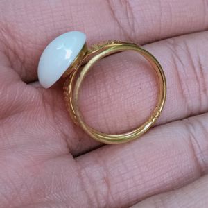 Beautiful Woman Ring With White Stone 🤍