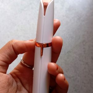 Price Drop 😱.Flawless . eyebrow Trimmer Pen🖊️