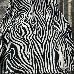 SSS ZEBRA  MINI SKIRT 💗(w Tag)