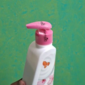 Everyuth Naturals Body Lotion