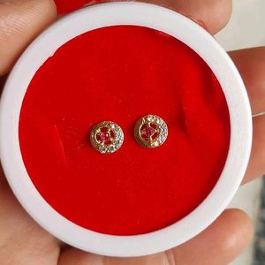 18crt Gold Studs