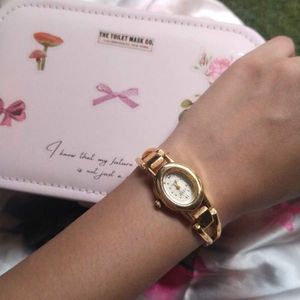 pinteresty vintage gold watch