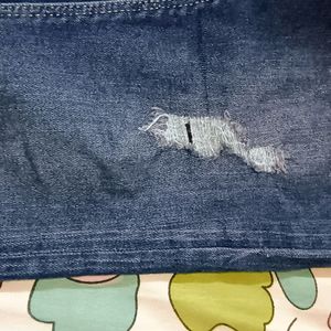 Girls jeans With Ragged Effect