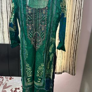 Perfect Pakistani kurta With Chiffon Dupatta