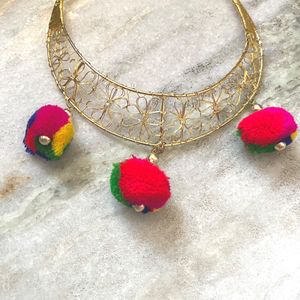 Pompom Necklace And Earrings Se