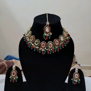 Beautiful Necklace Set With Earrings And Mang Tika