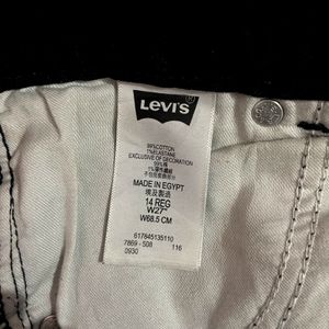 Unisex Levi’s Short Waist Size 28