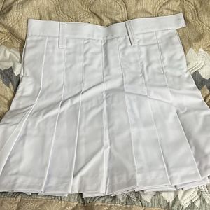 white tennis skirt 🤍