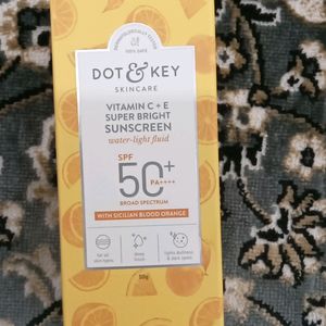 Vitamin C +E  Super Bright Sunscreen