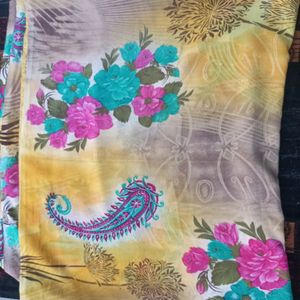 Floral Pattern Plain Saree