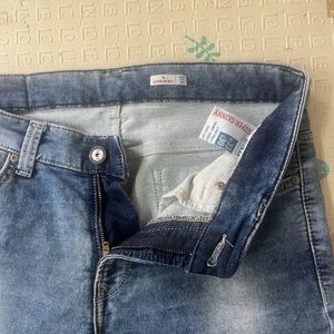 Stretchable Men’s Jeans In Perfectly New Condition