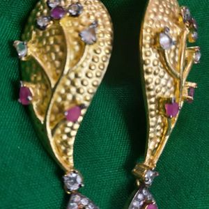 Golden Earing With Diamond Stones