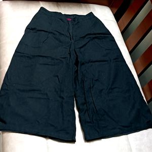 Black Culottes (Half-length)