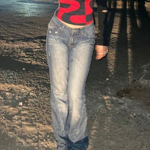 Its a low waist y2k jeans,very cool