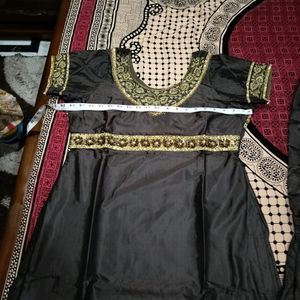 Silk Suit Set For Sale In Good Condition