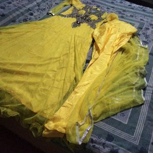 Haldi Ke Liye Bhut Accha Gown H