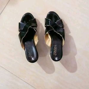 Black Wedge Small Size