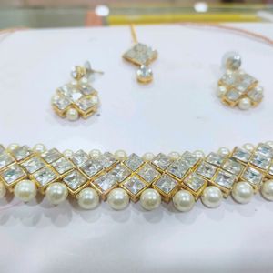 Choker With Bindi And Earings