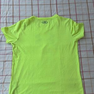 Under Armour Womens Tshirt