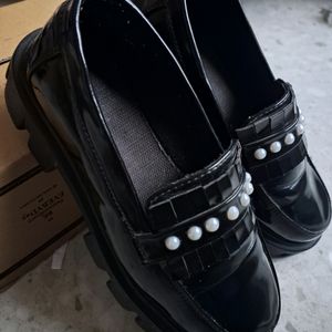 Upper Beads Detailed Black Loafers for Women