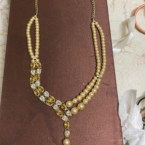 Pearl Set With White And Yellow Stone