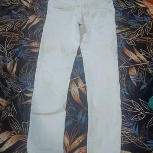 Im Selling A White Damaged Stylish Jeans