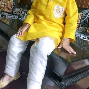 💛🤍One Time Used Beautiful Boys Kurta Set💛🤍