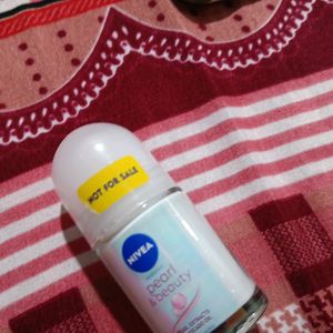 Nivea Pearl...& Beauty Deodorant