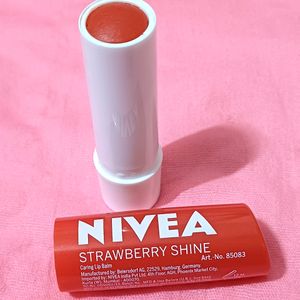 💥🆕️ Nivea Strawberry Shine Lip Balm 🍓