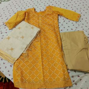 I Am Selling Kurta Set