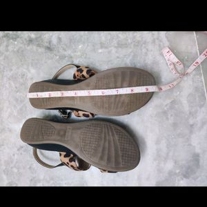 2 Pair Sandals