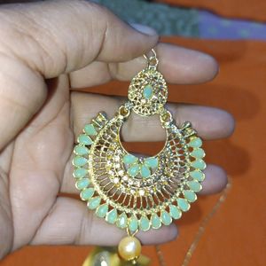 Trending Pendant Necklace Set With Maag Tika