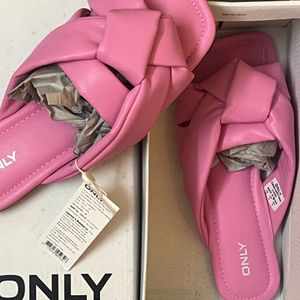 Cute Pink Colored Flip Flops 🎀