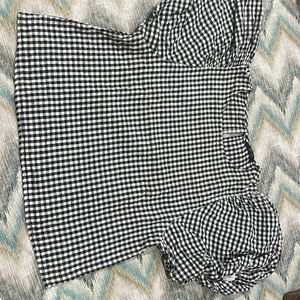 Baloon Sleeves Balck And White Check Top