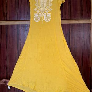 Yellow coloured cotton avaasa kurti.