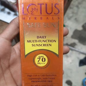 Lotus Herbals Safe Sun SPF 70PA+++