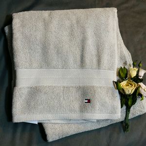 Tommy Hilfiger ultra Soft Towel Orginal MRP- 8000/