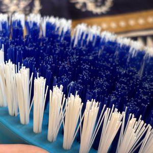 Cleaning Brush For Dazzling Clothes