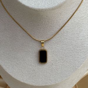 Reversible Black Pendant Chain