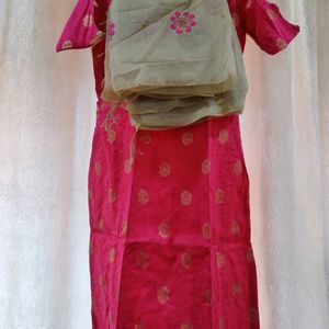 Women Pink Kurta With Printed Dupatta