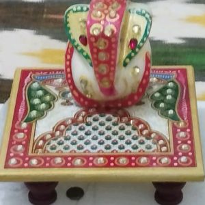 Marble Ganesh With Chouki